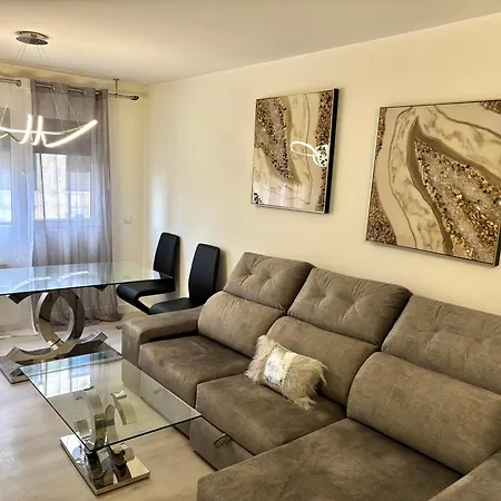 Free Parking & & Near Train Station Apartment Cordoba