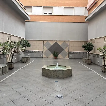 Free Parking & & Near Train Station Apartment *