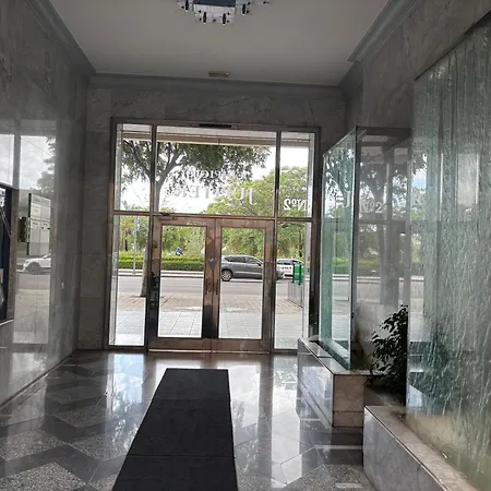 Apartment Free Parking & & Near Train Station *